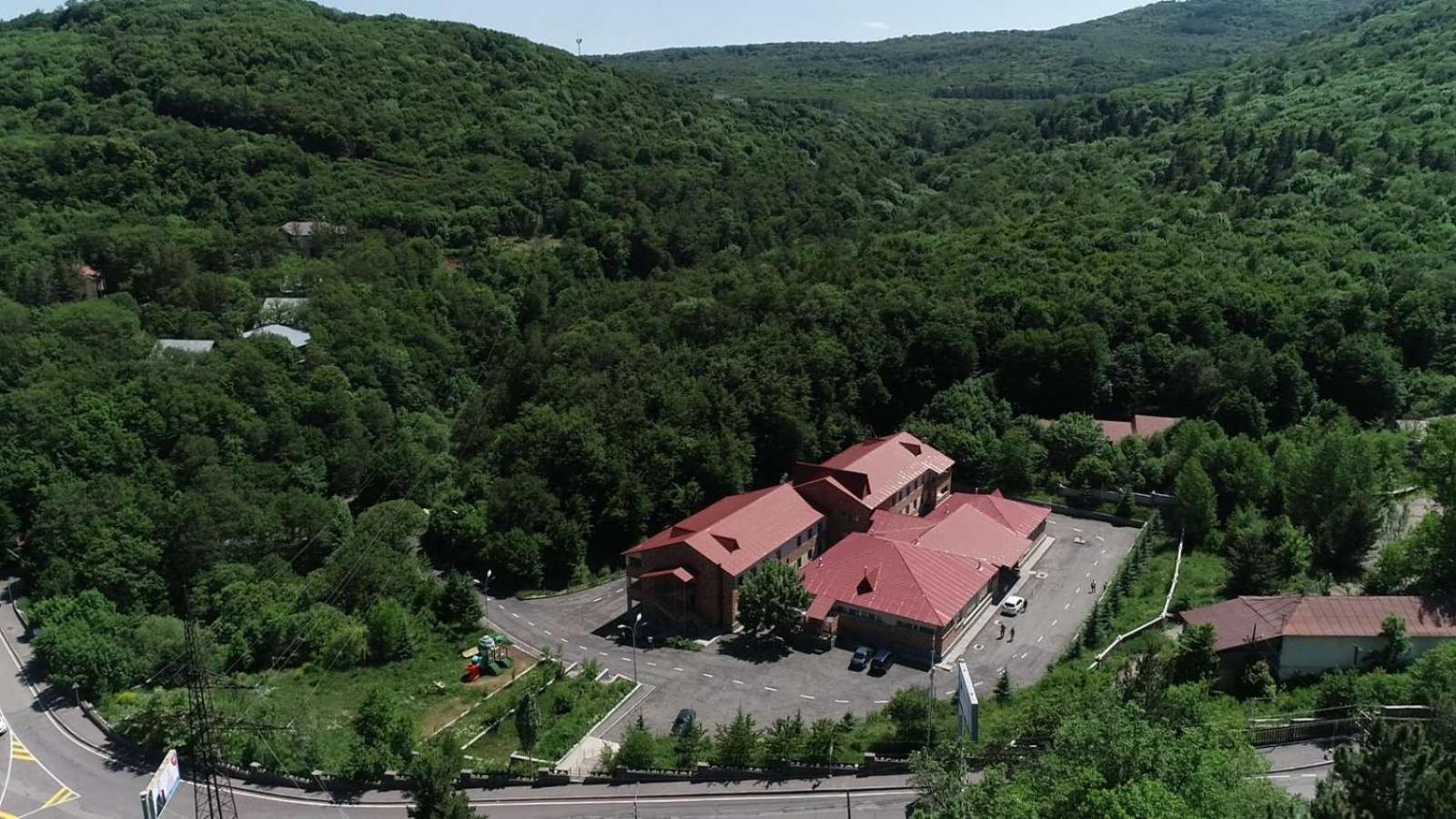 Tsaghkahovit Hotel Цахкадзор Екстер'єр фото